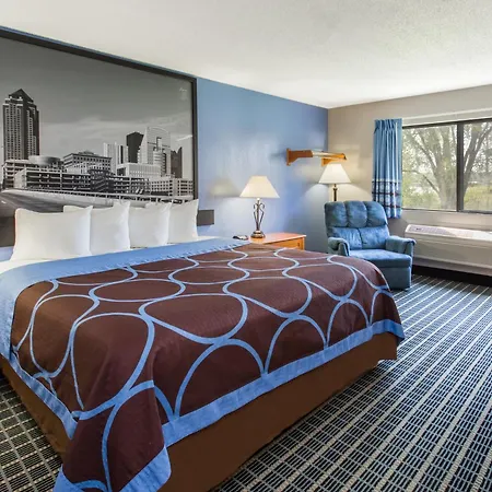 Super 8 By Wyndham Iowa City/Coralville Exterior photo
