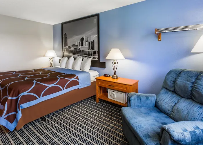 Super 8 By Wyndham Iowa City/Coralville