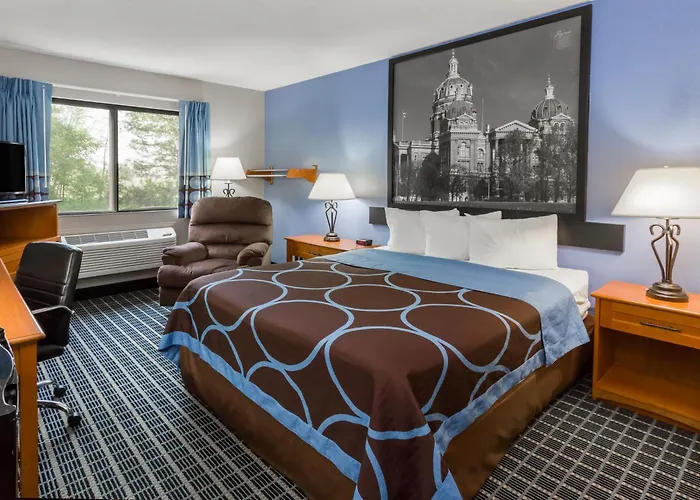 Super 8 By Wyndham Iowa City/Coralville