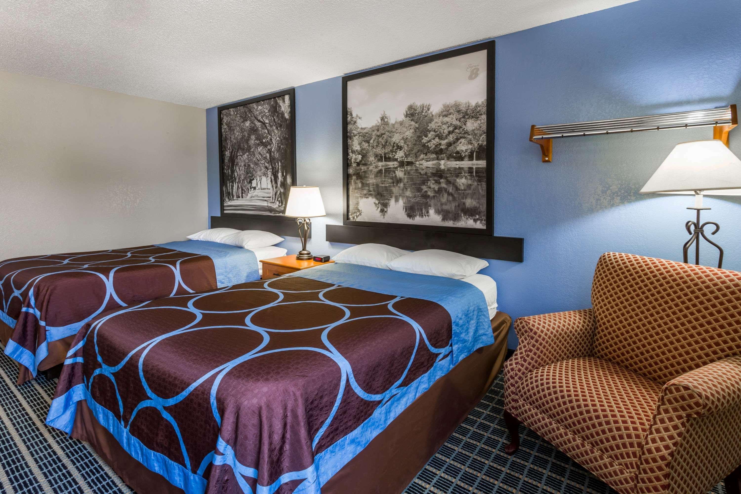 Super 8 By Wyndham Iowa City/coralville Hotel 2*