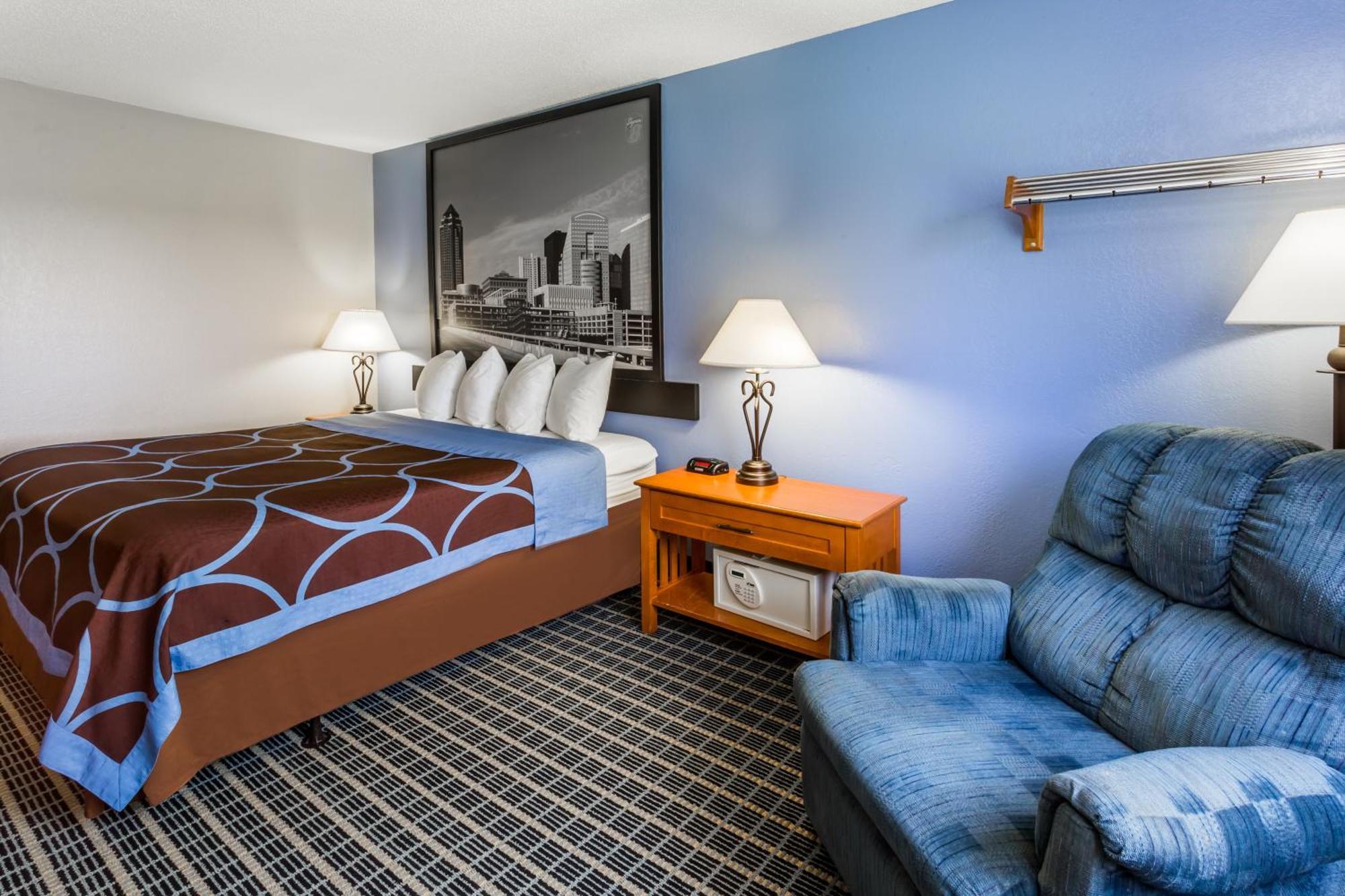 Super 8 By Wyndham Iowa City/coralville