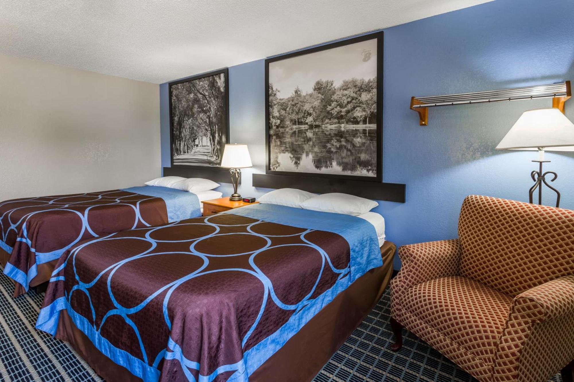 Super 8 By Wyndham Iowa City/coralville
