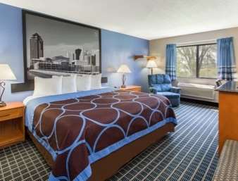 Super 8 By Wyndham Iowa City/coralville 2*