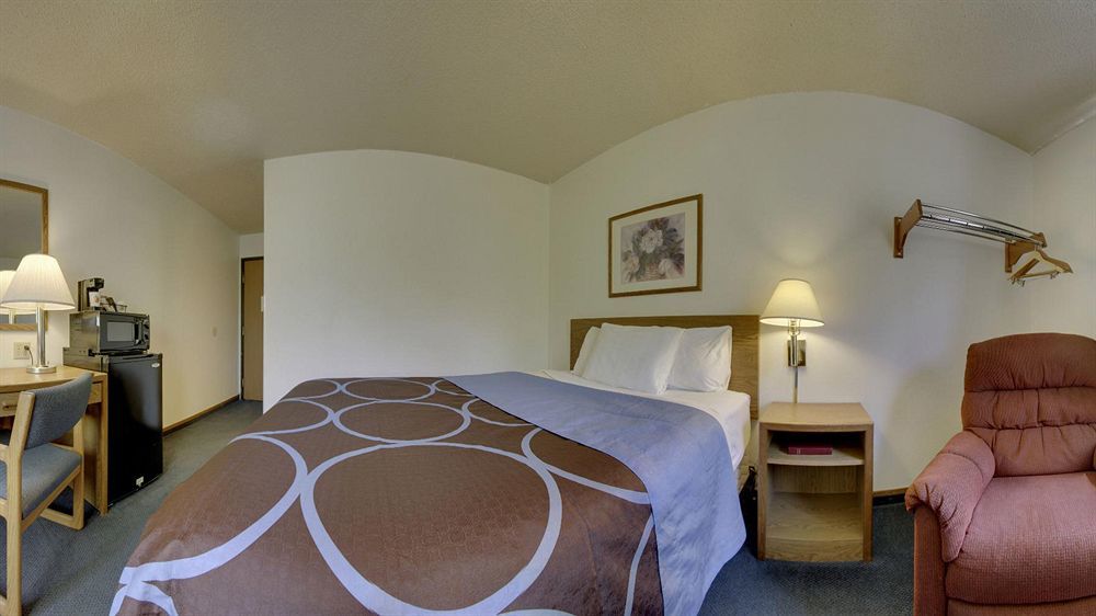 Super 8 By Wyndham Iowa City/coralville Hotel Coralville