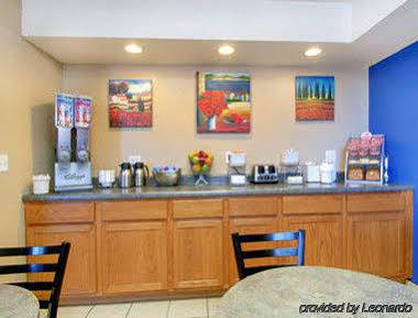 Hotel Super 8 By Wyndham Iowa City/coralville 2*