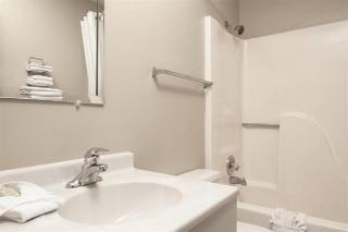 Super 8 By Wyndham Iowa City/coralville Coralville