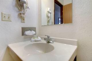 Super 8 By Wyndham Iowa City/coralville Hotel Coralville