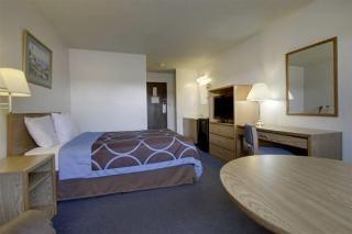 Super 8 By Wyndham Iowa City/coralville Coralville