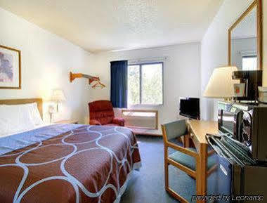 Super 8 By Wyndham Iowa City/coralville 2*