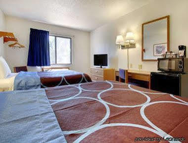 Hotel Super 8 By Wyndham Iowa City/coralville Coralville
