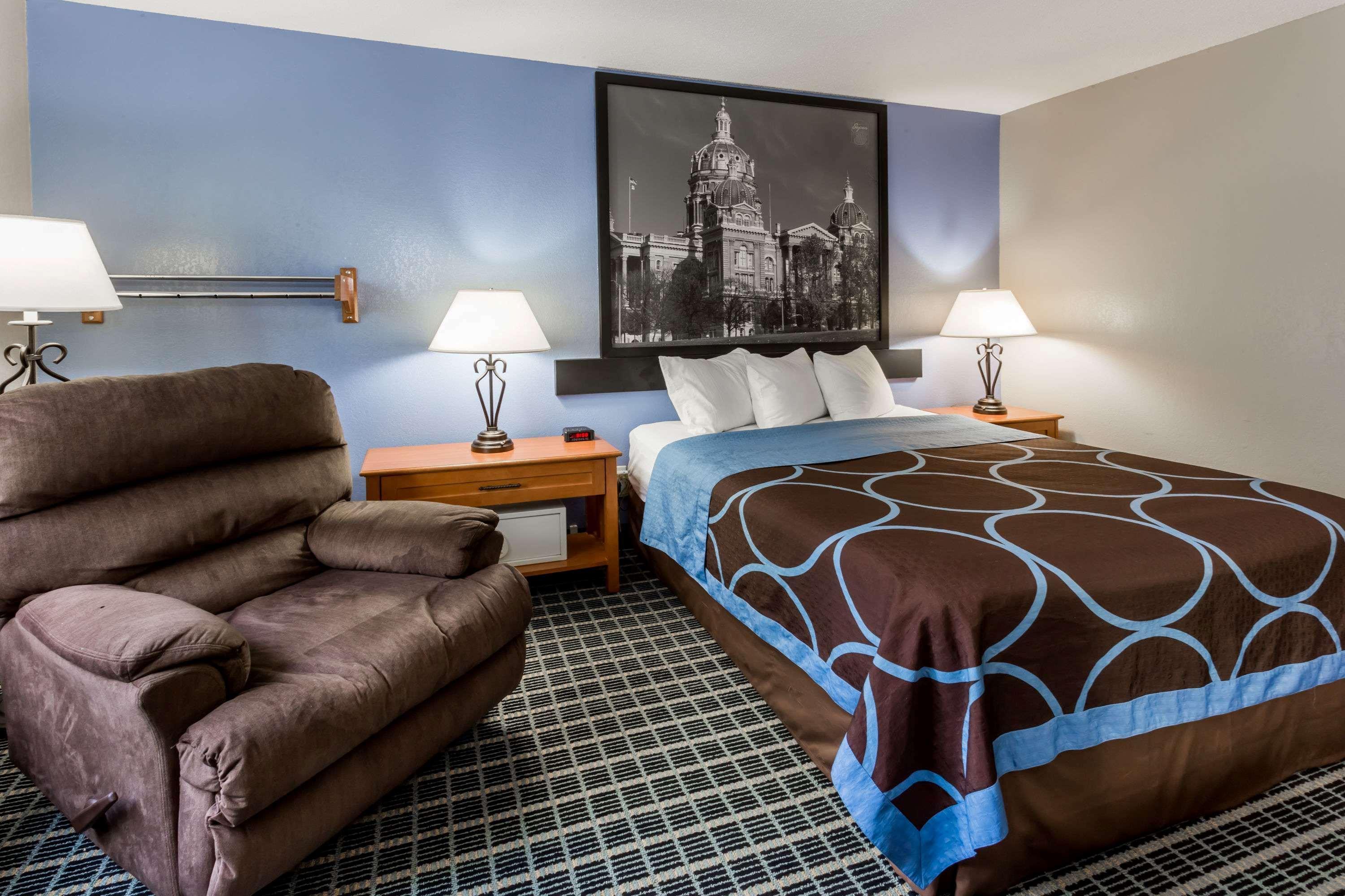 Super 8 By Wyndham Iowa City/coralville Hotel Coralville