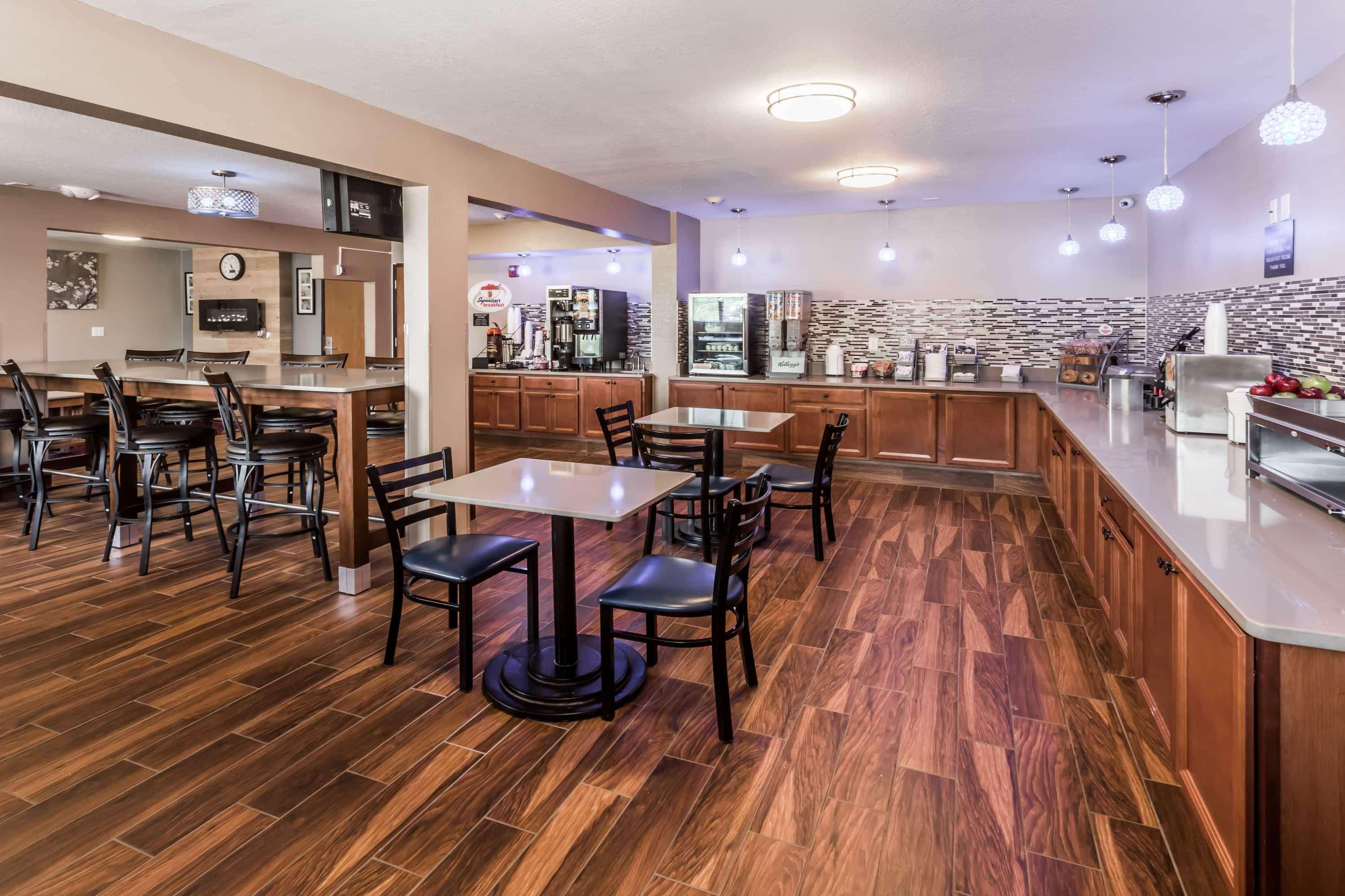 Super 8 By Wyndham Iowa City/coralville Hotel 2*