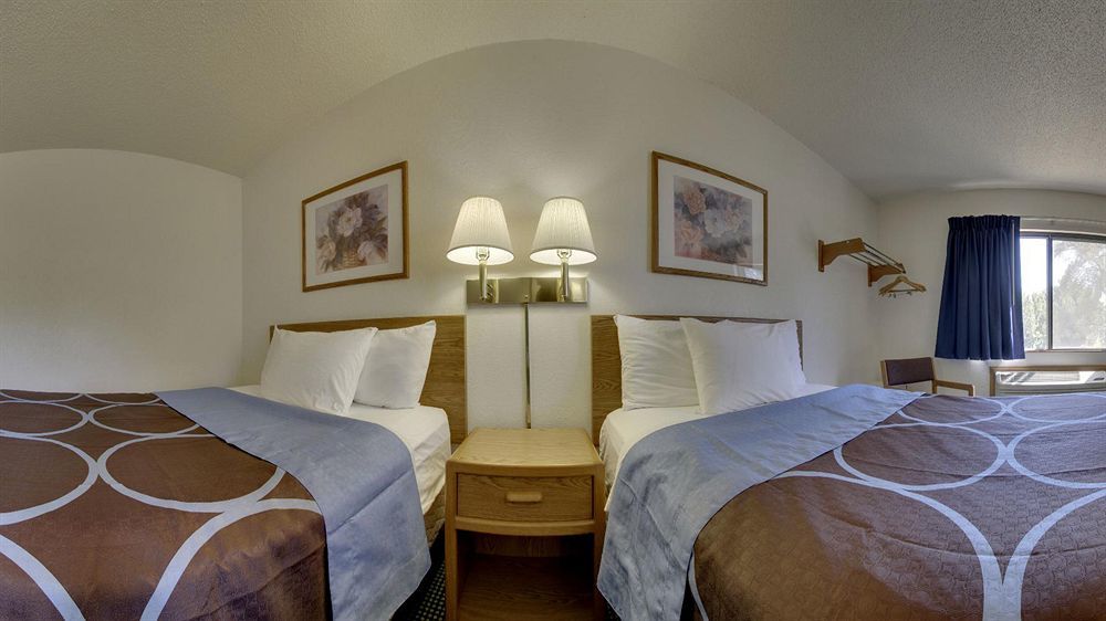 Hotel Super 8 By Wyndham Iowa City/coralville
