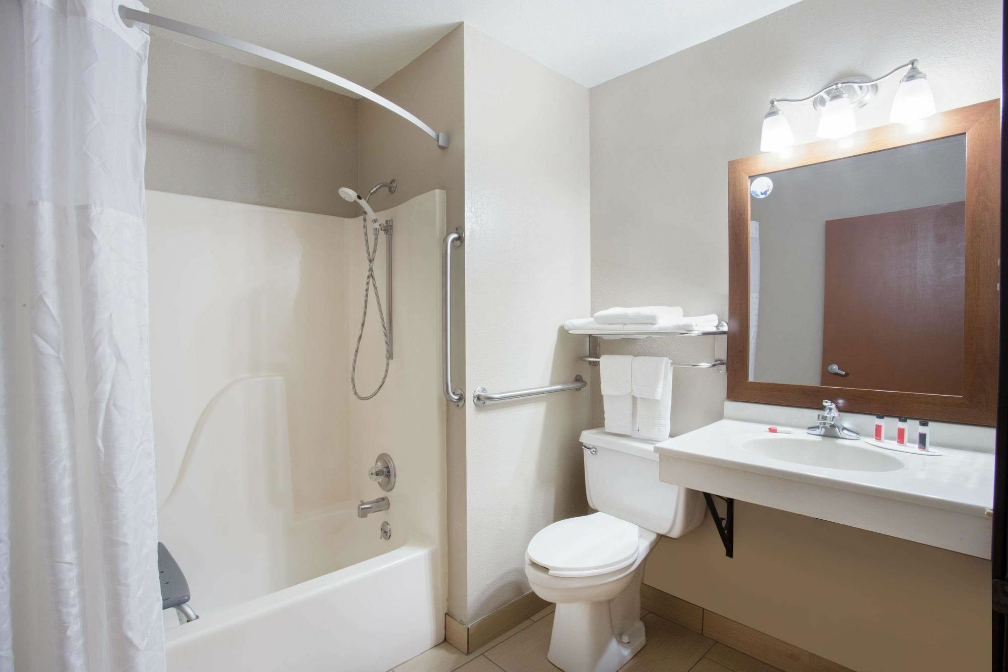 Hotel Super 8 By Wyndham Iowa City/coralville